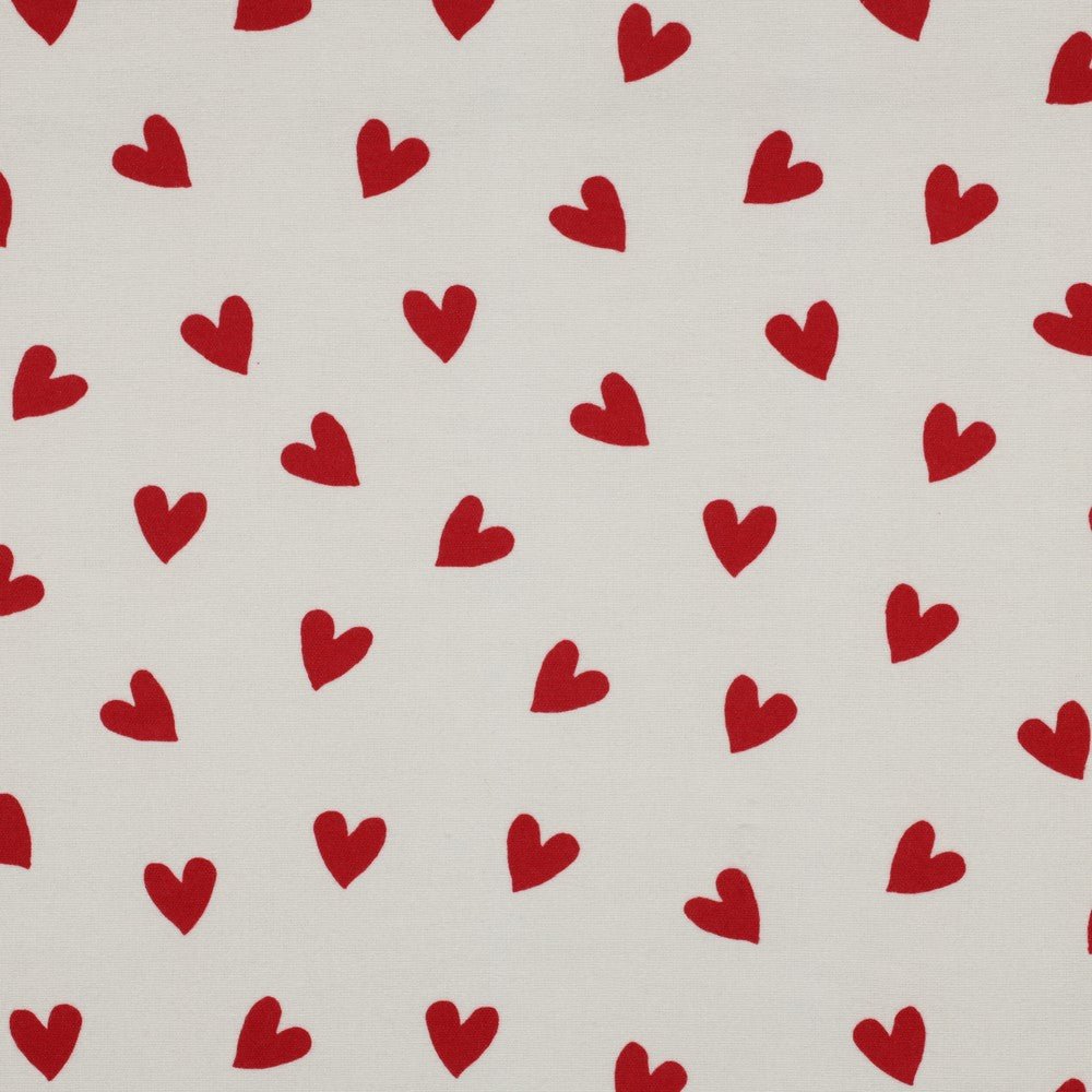 Flannel with red hearts 165 g/m² – available at Šarlotes audumi