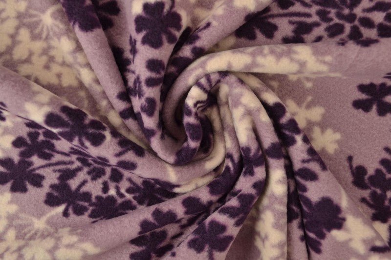 Bild mit Fleece-Stoff mit Baum-Muster – violett/beige – online erhältlich bei Šarlotes audumi