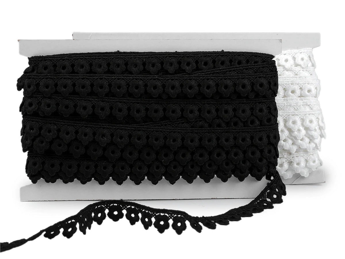 Image of Guipure lace 17 mm – white and black – available online at Šarlotes audumi