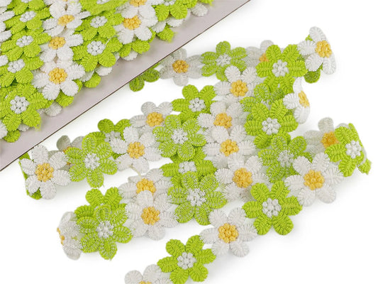 Image of floral guipure lace – light green and white, 30 mm – available online at Šarlotes audumi
