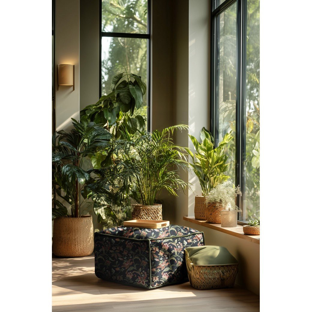 Image d’une guirlande florale en tapisserie – disponible en ligne chez Šarlotes audumi