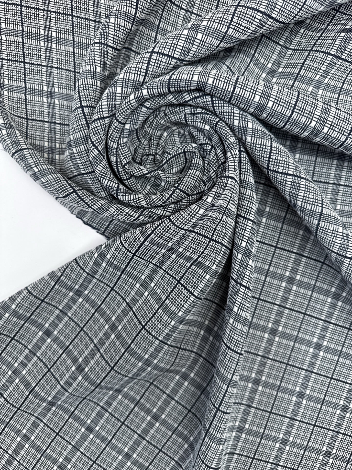 alt
Image of Italian 100% cotton fabric in gray with a checkered pattern, medium-weight fabric for clothing, 195 g/m² – available at Šarlotes audumi