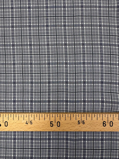 Image of Italian 100% cotton fabric in gray with a plaid pattern, medium-weight fabric for clothing, 195 g/m² – available at Šarlotes audumi