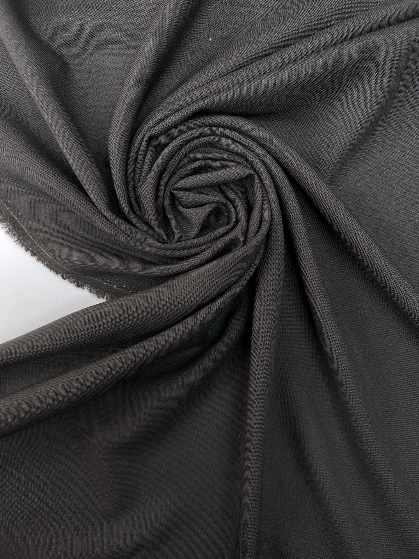 Image en tissu italien 100 % laine, gris, 150 g/m2 – disponible chez Šarlotes audumi