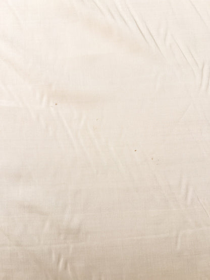Tissu italien 100 % soie, blanc crème, disponible en ligne chez Šarlotes audumi
