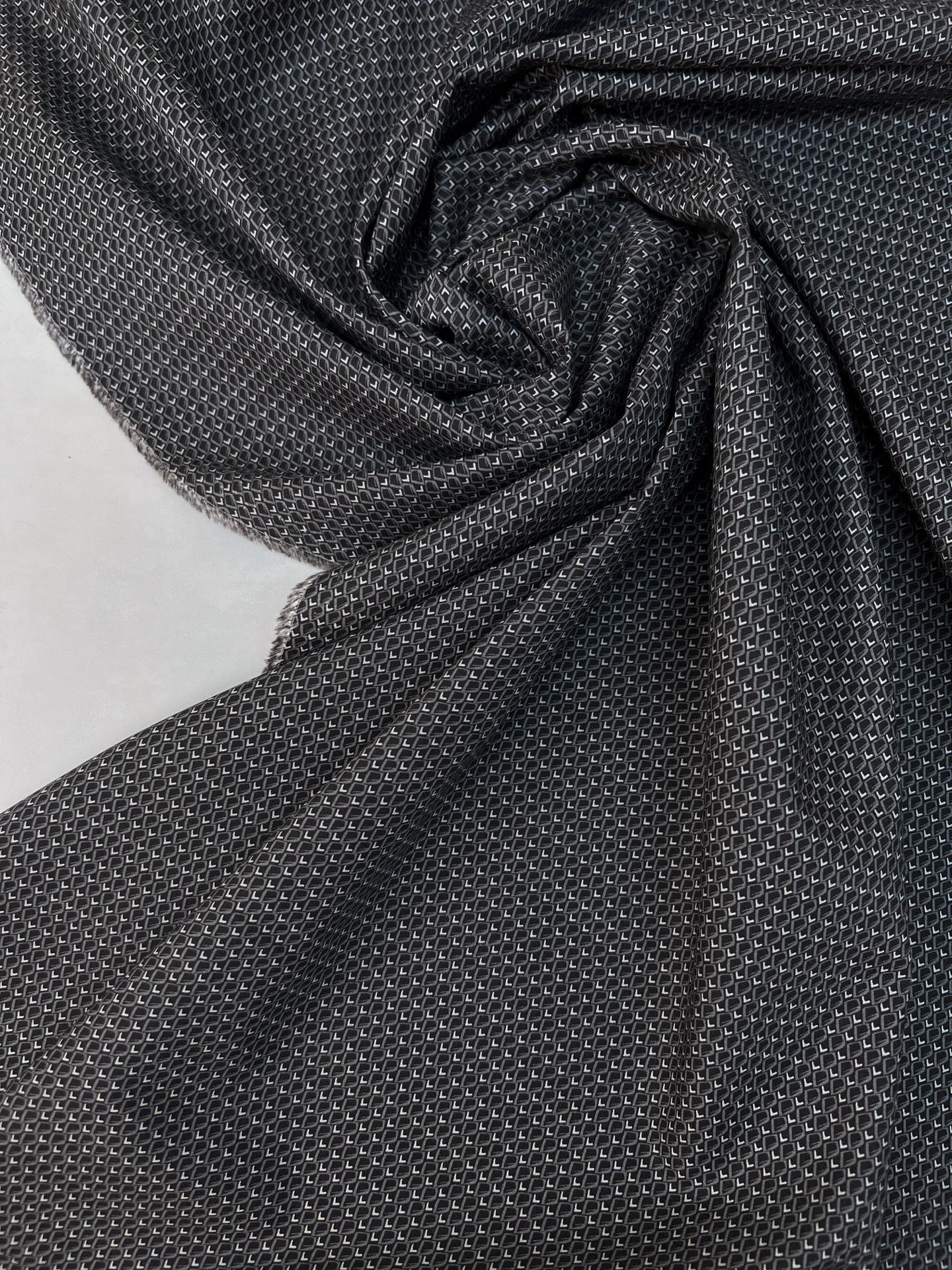 Image of Italian-printed cotton poplin fabric – grey geometric pattern | 100% cotton | 100 g/m² | 147 cm – available at Charlote's Fabrics