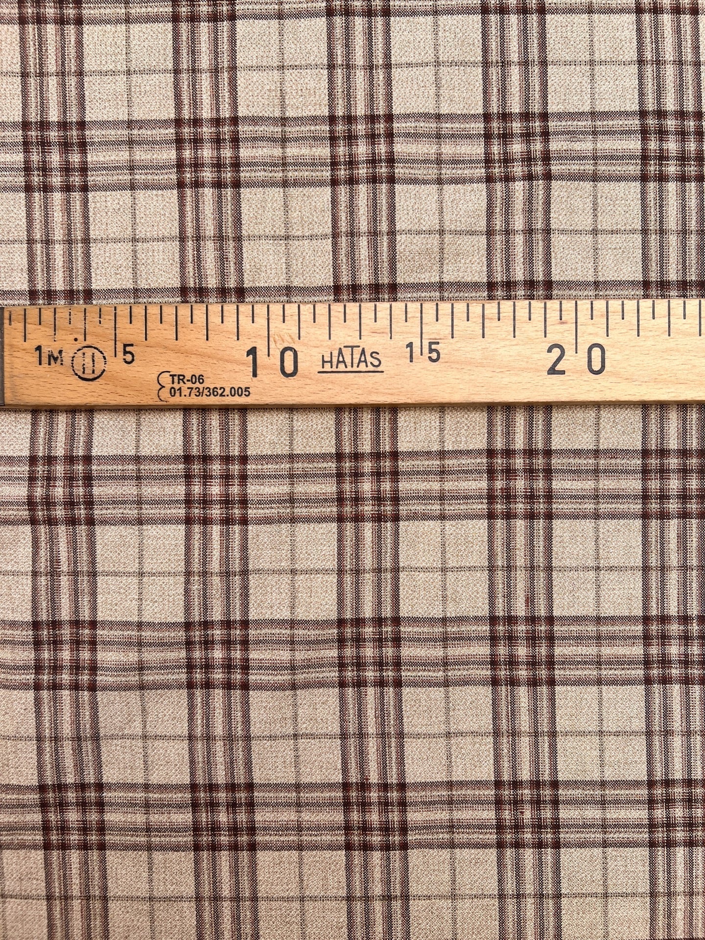 Image of Italian cotton and linen fabric in a checked pattern in beige tones – available online at Šarlotes audumi