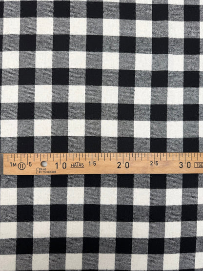 Image of Italian cotton and polyamide fabric, black and white checkered pattern 165 g/m2 – available at Šarlotes audumi