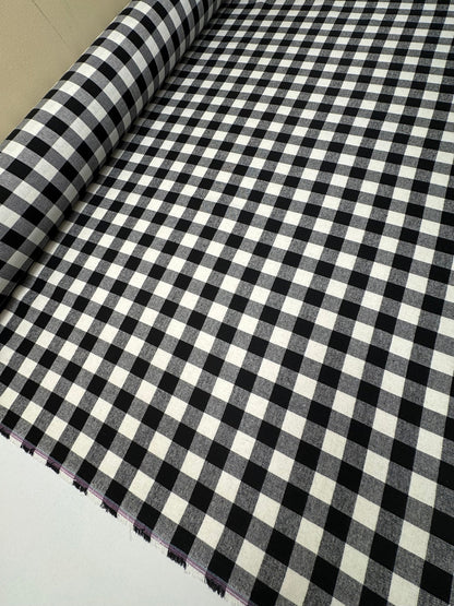 Image of Italian cotton and polyamide fabric with a black-and-white check pattern, 165 g/m2 – available at Šarlotes audumi