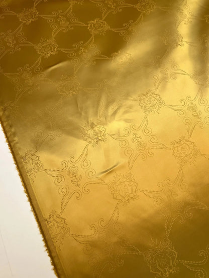 Tissu jacquard italien en viscose, ton doré – disponible en ligne chez Šarlotes audumi