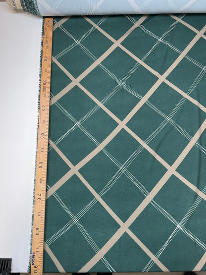 Image of Italian crepe fabric with geometric pattern | Polyester 94% Elastane 6% | 150 cm – available at Charlote’s fabrics