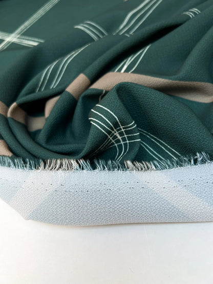 Image of Italian crepe fabric with a geometric pattern | Polyester 94% Elastane 6% | 150 cm – available at Šarlotes audumi