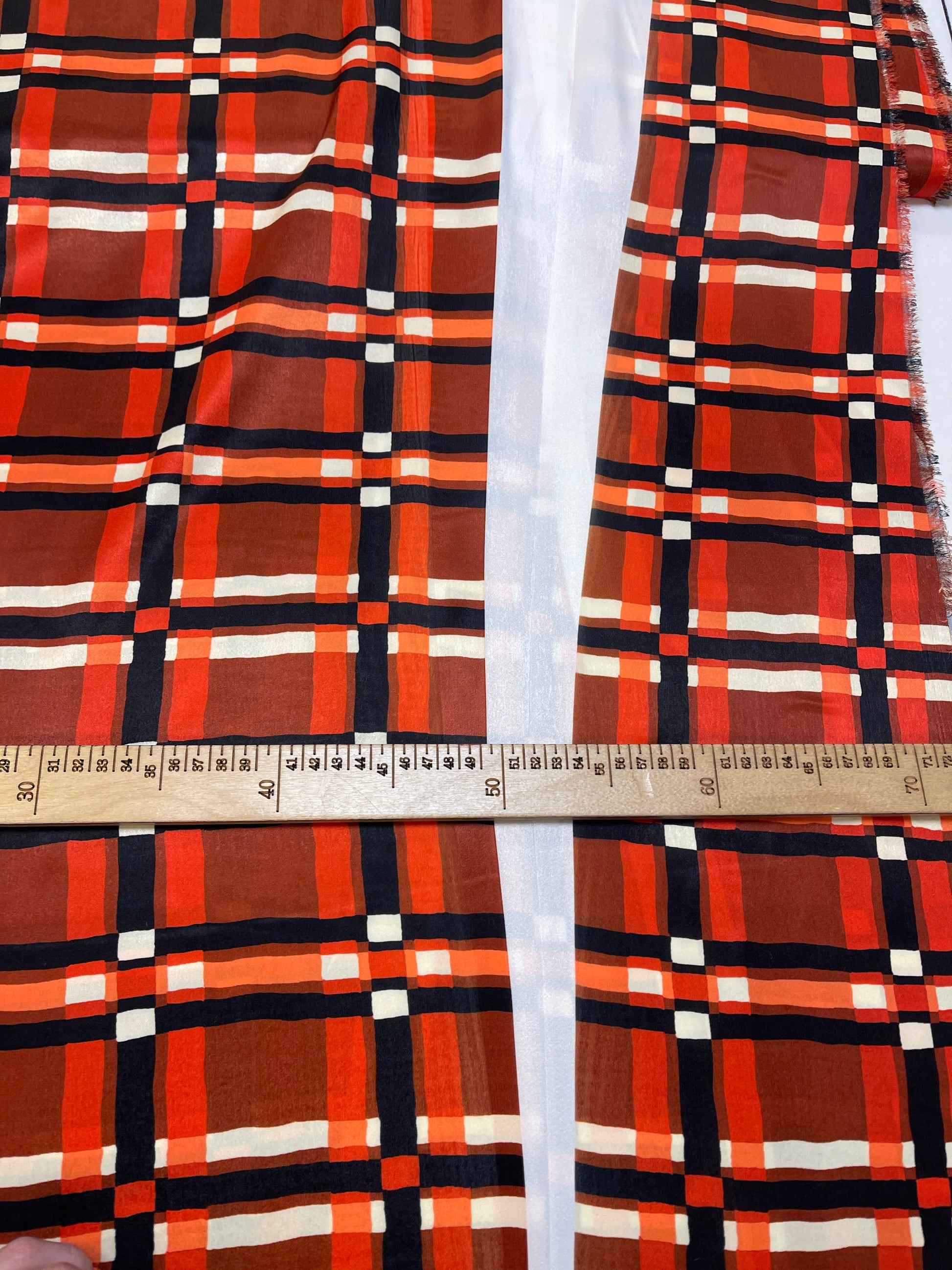 Photo of Italian satin fabric, checkered pattern | 140 cm | with defect – available at Šarlotes audumi