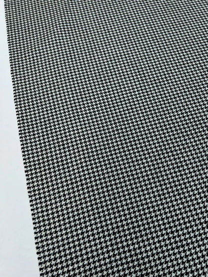 Attēls ar Itāļu vilnas tvīds-melnbalts – pieejams internetā Šarlotes audumi