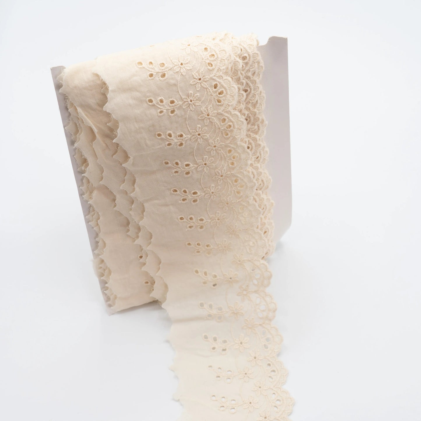 Image with embroidered cotton lace 8 cm - cream – available at Charlotte’s Fabrics