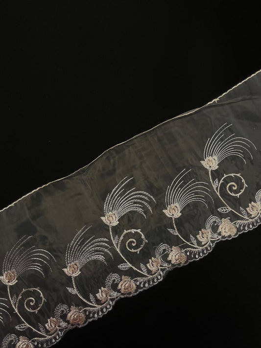 alt
Image with embroidered lace - 20 cm white – available at Šarlotes audumi