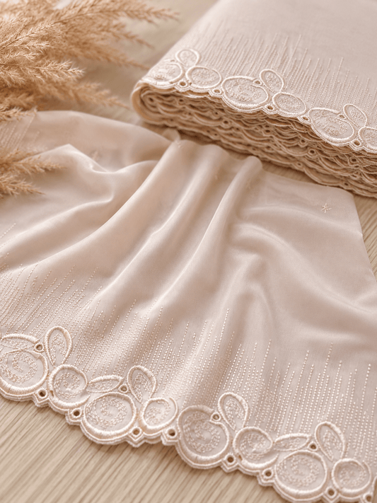 Image of embroidered lace, 20 cm - light beige - available at Šarlotes audumi