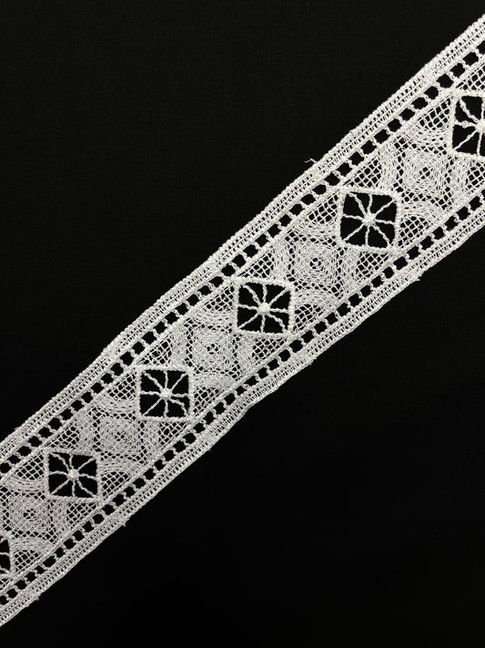 alt
Image with embroidered lace - 6 cm white – available at Šarlotes audumi