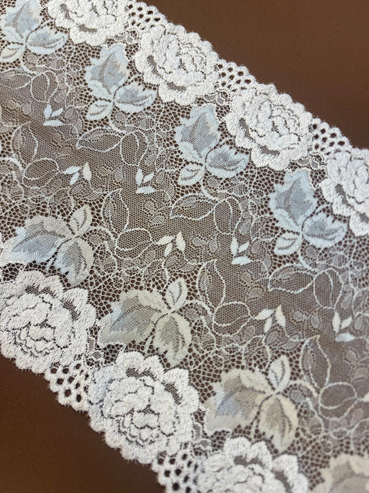 Attēls ar Izšūta mežģīne uz tilla 20 cm-sudrabaini pelēka – pieejams internetā Šarlotes audumi