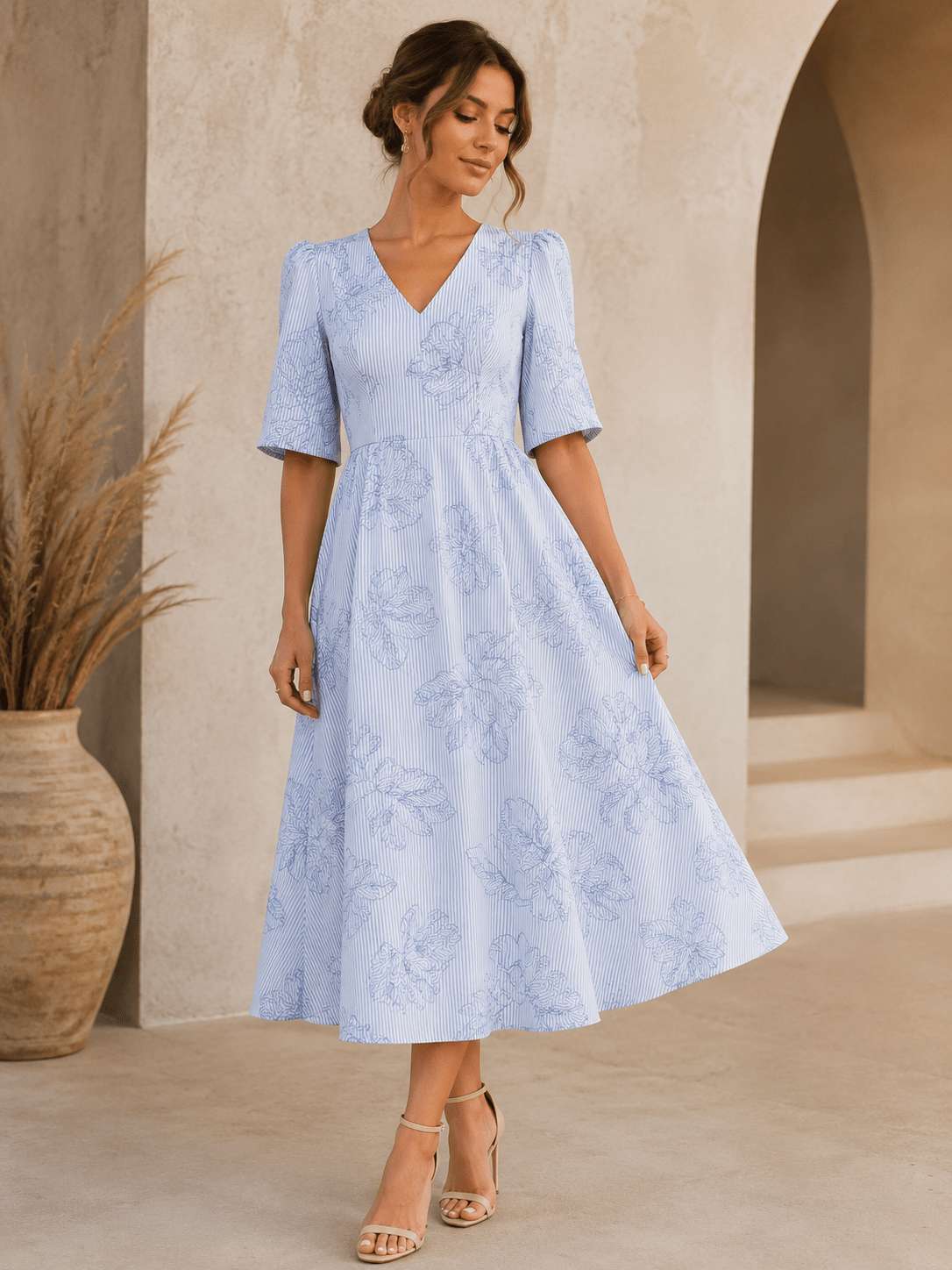 Image de tissu en coton brodé à motif - lignes bleues 140 g/m² – disponible chez Šarlotes audumi
