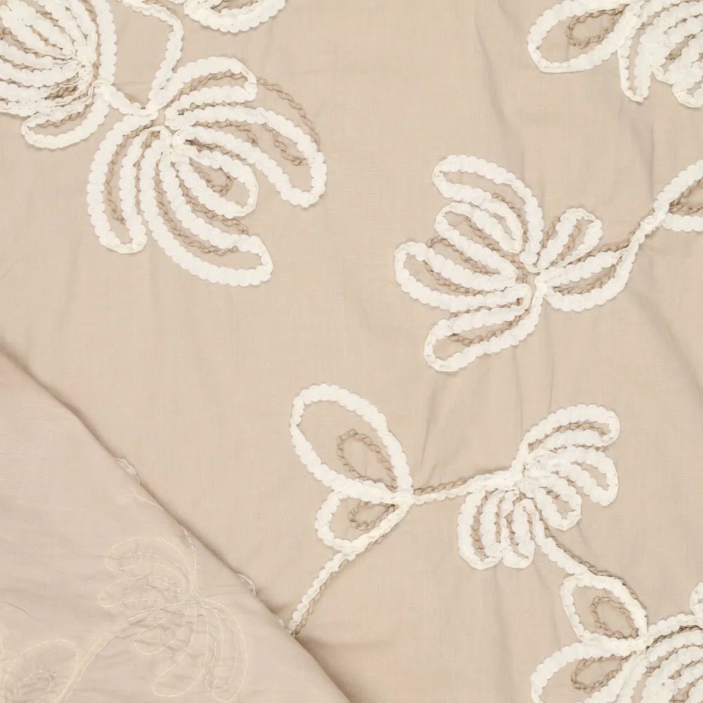 Image of embroidered cotton fabric with a floral pattern, natural tone, 150 g/m² – available at Šarlotes audumi
