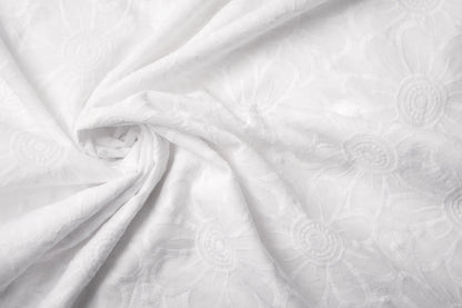 Embroidered cotton fabric - large white flowers 110 g/m²