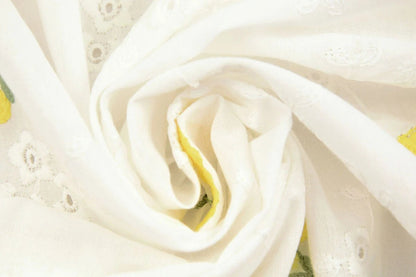 Tissu en coton brodé - fleurs jaunes 110 g/m²