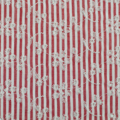 Tissu en coton brodé à motif floral et lignes, 120 g/m² – disponible chez Šarlotes audumi