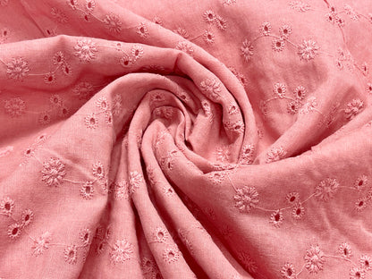 Embroidered cotton fabric - old rose floral motif 110 g/m²