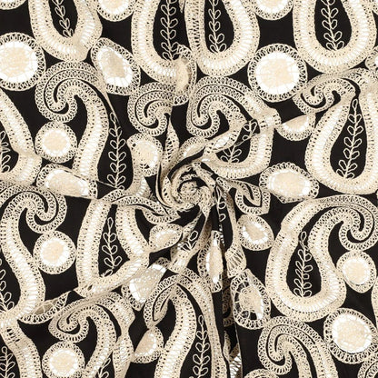 Tissu en coton brodé - fleurs sur fond noir 270 g/m²