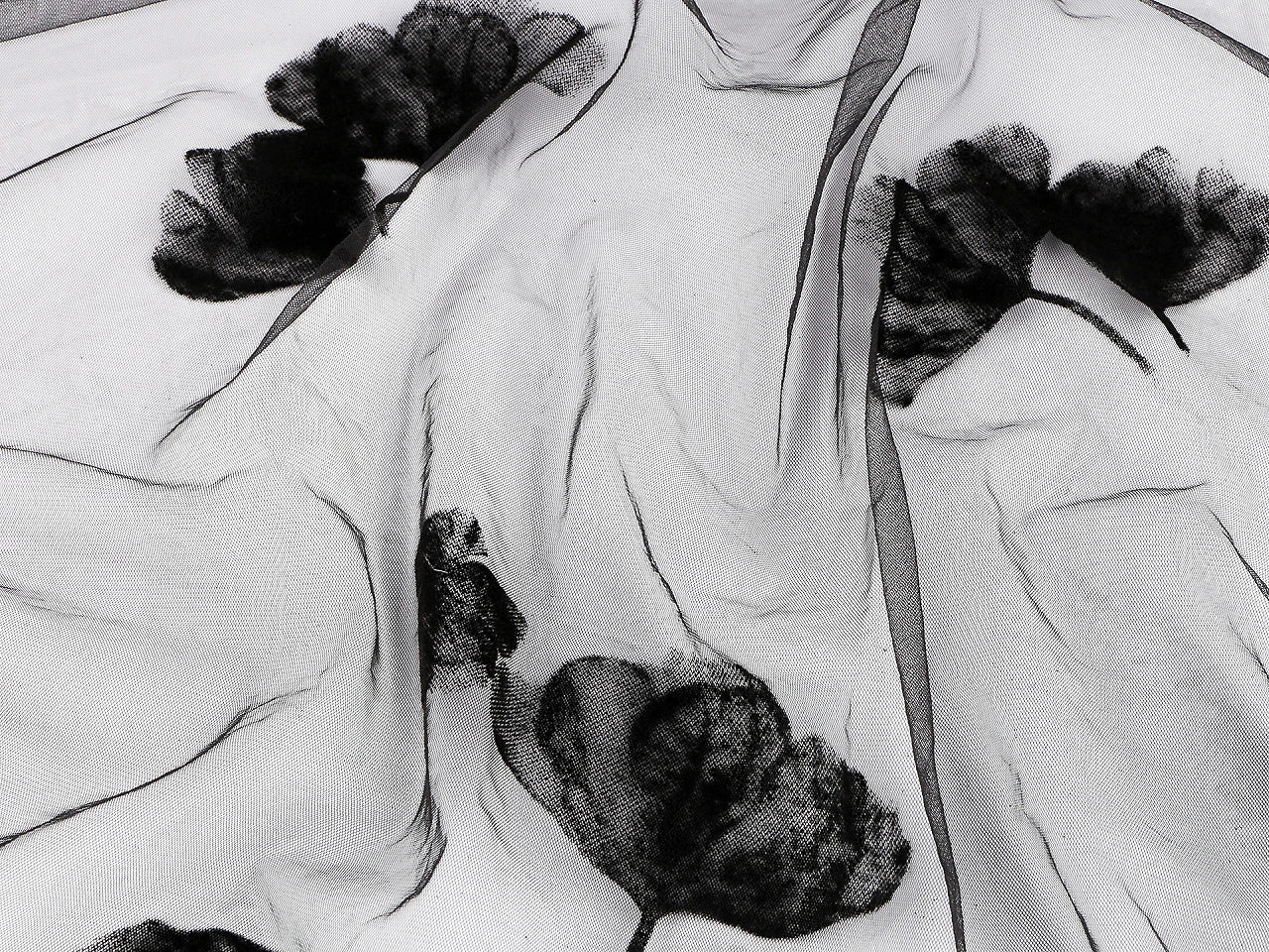 Image of embroidered tulle with ginkgo 29 g/m² – available at Šarlotes audumi