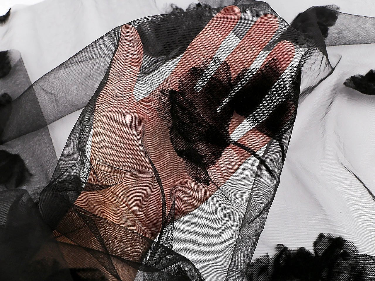 Image with embroidered tulle with ginko 29 g/m² – available at Šarlotes audumi