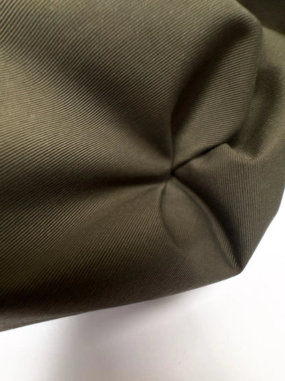 Image du tissu sergé à membrane en polyamide japonais – vert | 100 % polyamide | 150 g/m² | 152 cm – disponible chez Šarlotes audumi