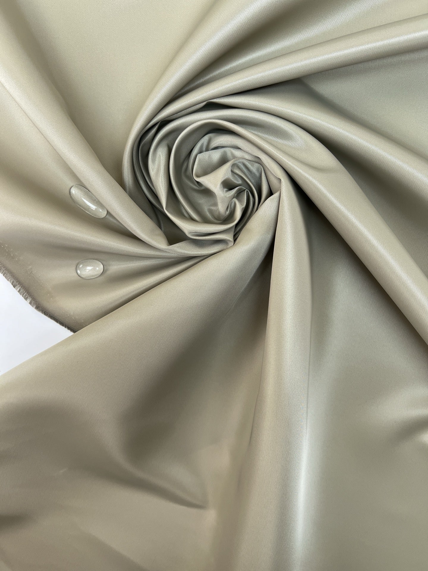 Image de tissu sergé satiné japonais gris | 100 % polyamide | 200 g/m² | 125 cm – disponible chez Šarlotes audumi