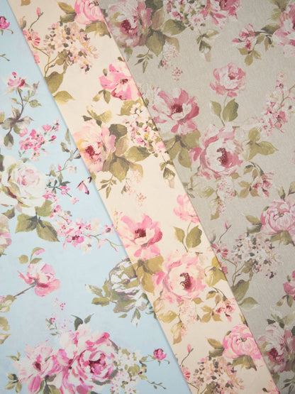 canvas fabric - roses on a light blue background 200 g/m²