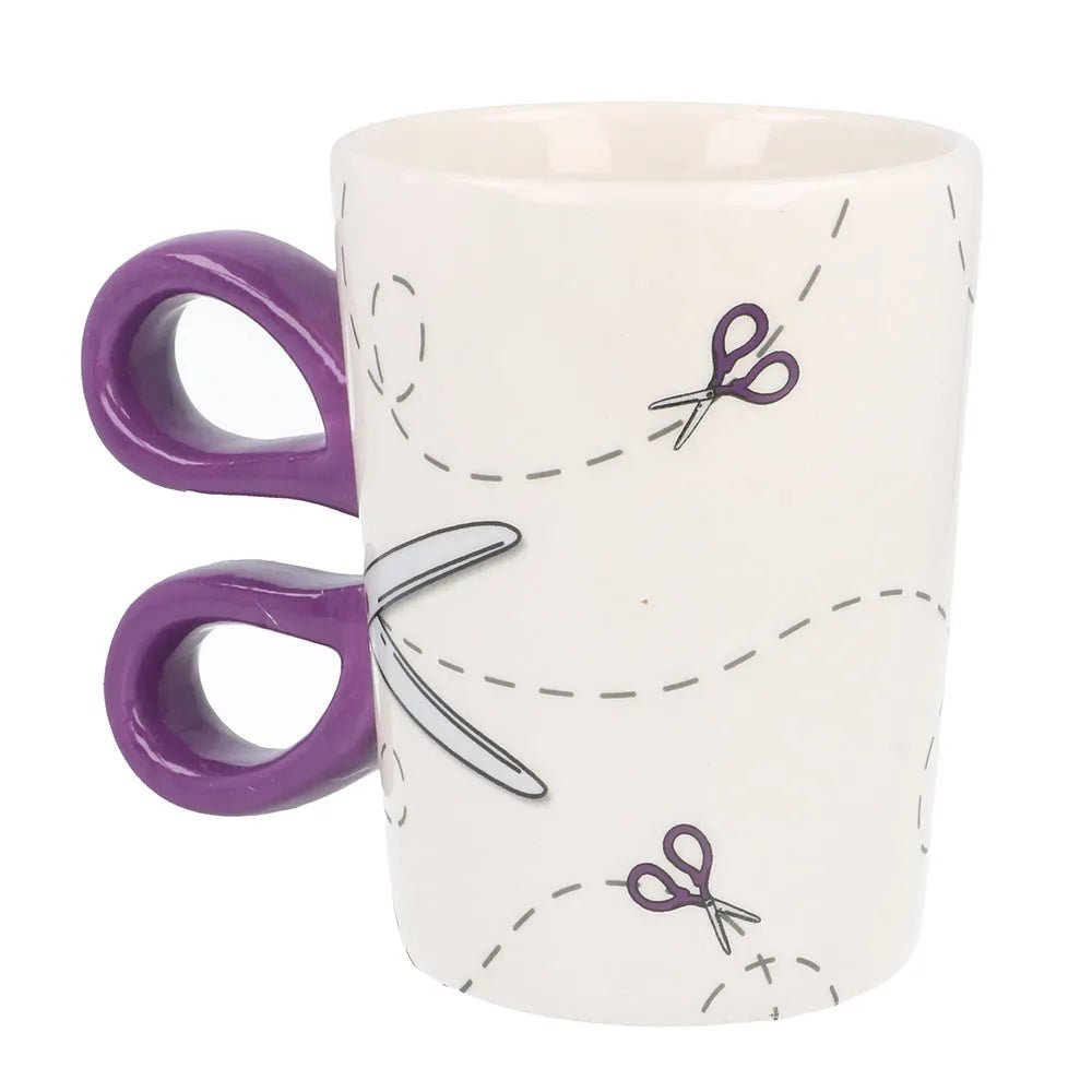 Image of a ceramic mug “Sew Tasty” with scissors | 500 ml – available at Charlotte’s Fabrics