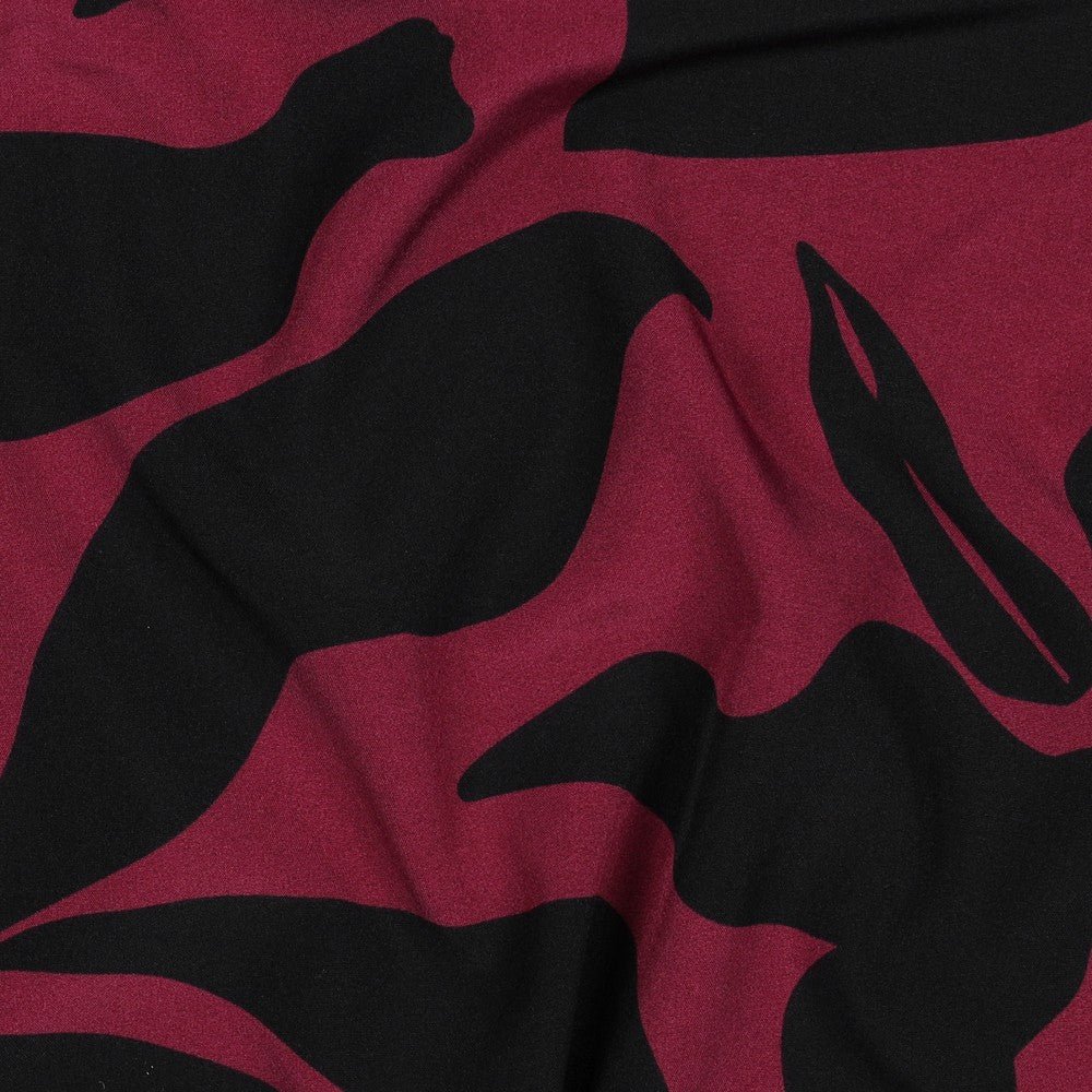 Image of dress fabric with elastane - multicolored pattern on a purple background 80 g/m² – available at Šarlotes audumi