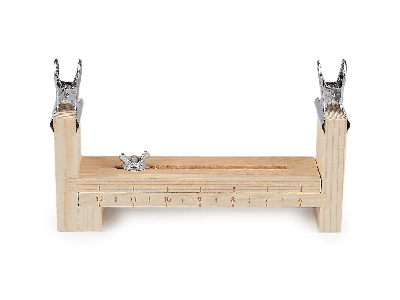 Image of a wooden loom for weaving bracelets – available at Šarlotes audumi