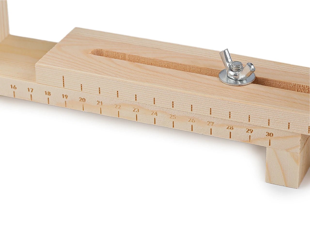 Image of a wooden loom for weaving bracelets – available at Šarlotes audumi