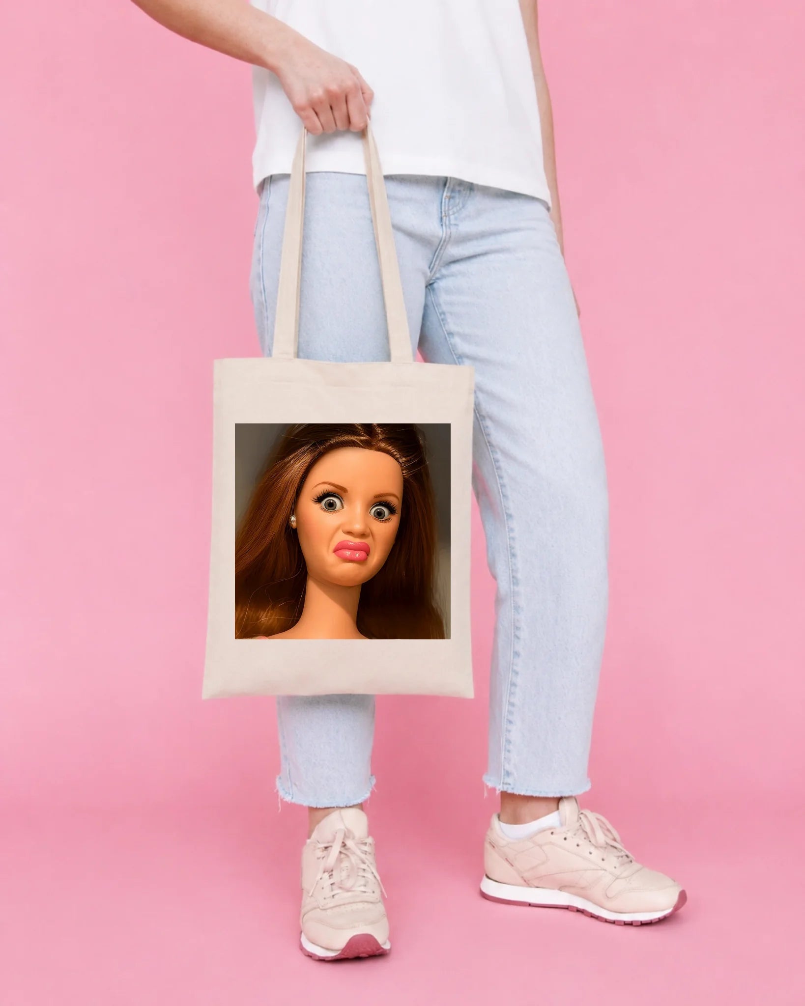 Image d’un sac en tissu en coton « Sérieusement ? » – disponible en ligne chez Šarlotes audumi