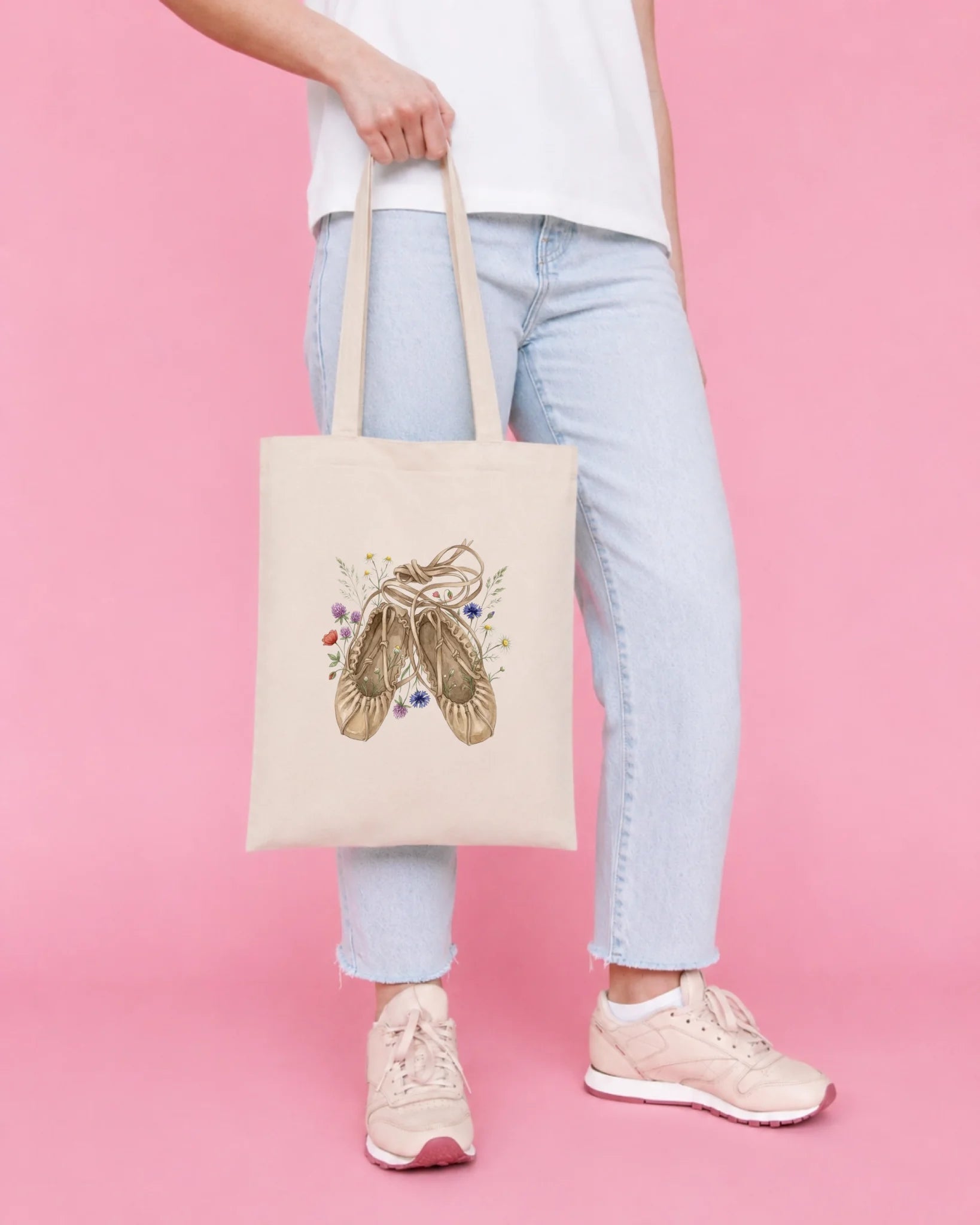 Image du sac en tissu de coton « Pastalas » – disponible en ligne chez Šarlotes audumi