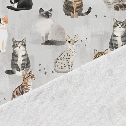 Image d’un chat en jersey bouclette en coton sur fond gris – disponible en ligne chez Šarlotes audumi