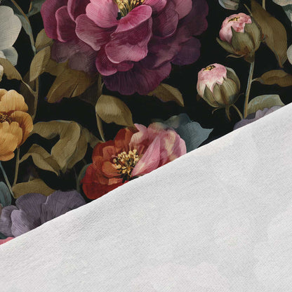 Image en jersey bouclette en coton – magnifiques fleurs sur fond noir, disponible en ligne chez Charlotte Tissus