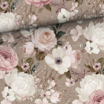 Image de tissu jersey bouclette en coton, fleurs romantiques sur fond marron – disponible en ligne chez Šarlotes audumi