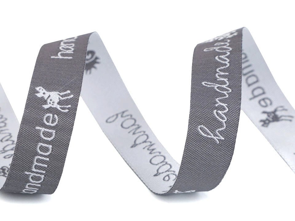 Ruban en coton avec inscription Hand made | 16 mm, 9 m – disponible chez Šarlotes audumi