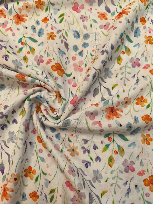 Image of cotton muslin with meadow flowers – available online at Šarlotes audumi