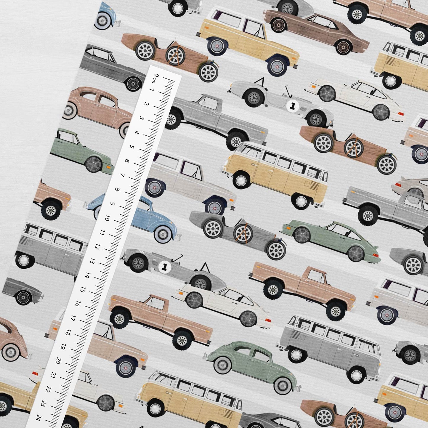 Image de jersey en coton - voitures en tons gris clair 200 g/m² – disponible chez Šarlotes audumi