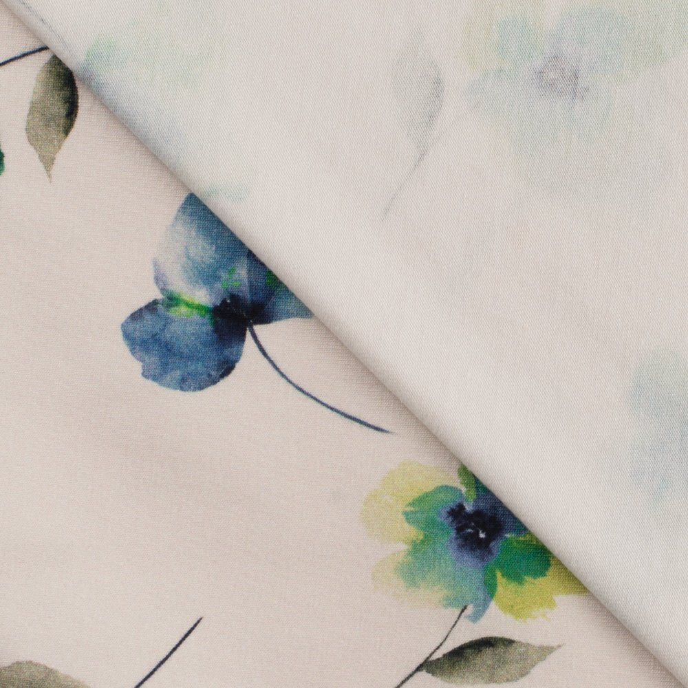 Image de jersey coton à fleurs bleu ciel – disponible en ligne chez Šarlotes audumi