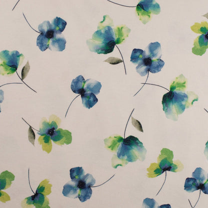 Image du jersey en coton à fleurs bleu ciel – disponible en ligne chez Šarlotes audumi
