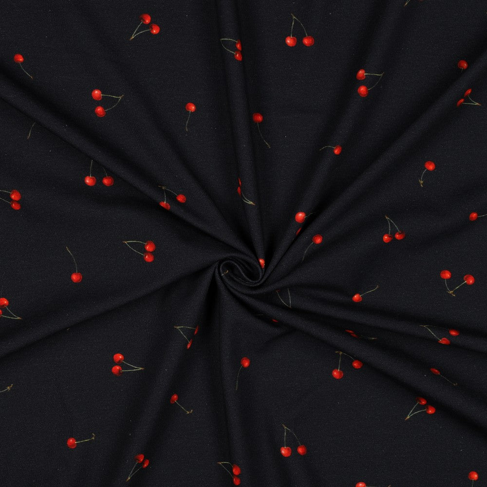 Image avec jersey en coton - cerises sur bleu foncé 200 g/m² – disponible chez Šarlotes audumi